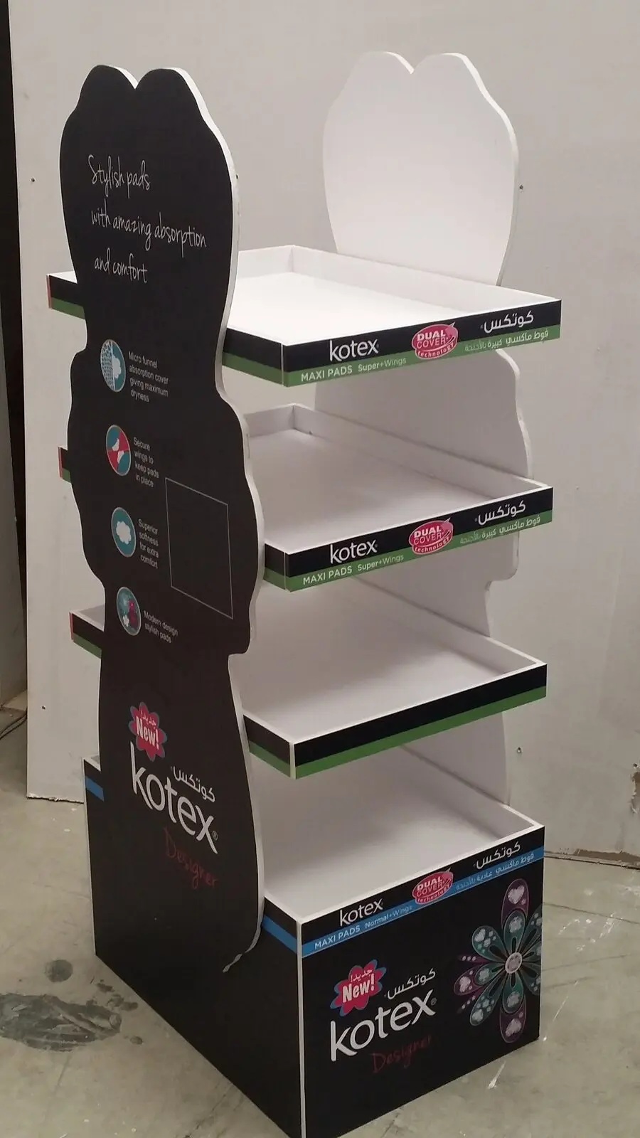 Freestanding branded retail shelving display